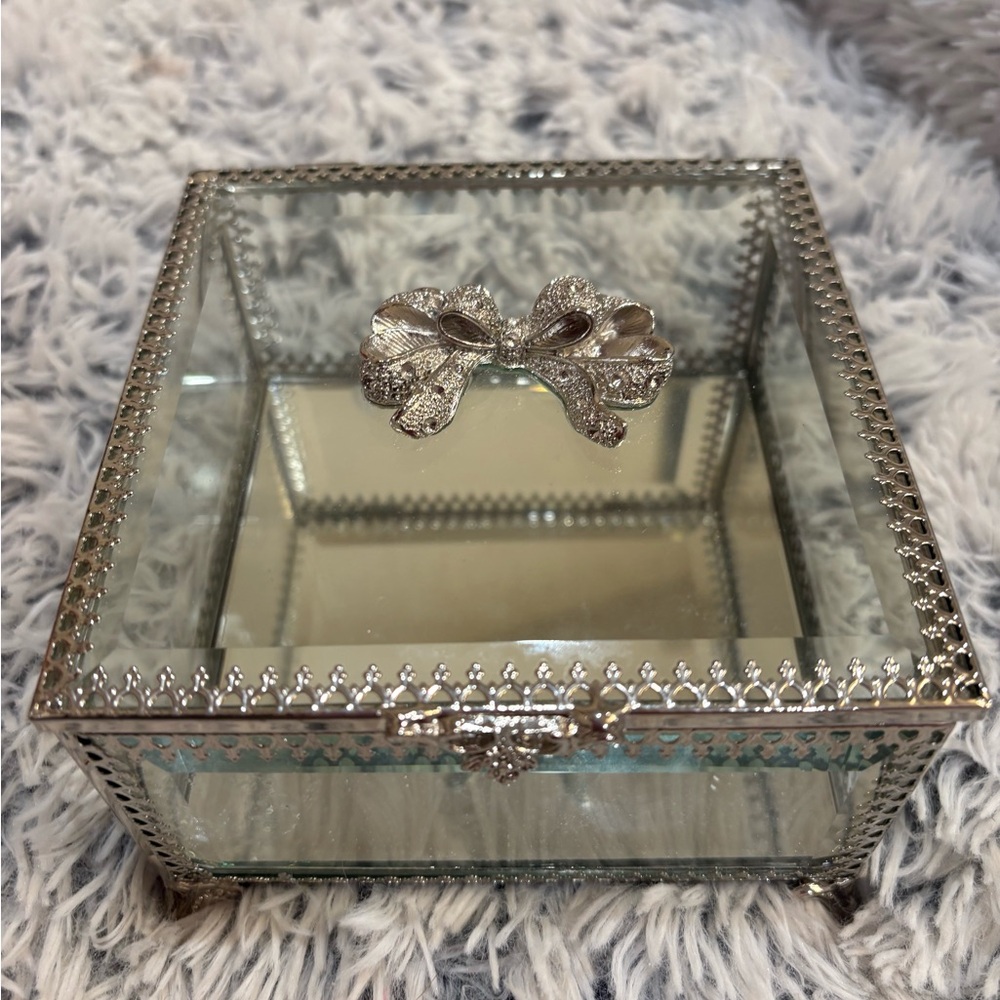 Elegant Silver Jewelry Box with Bow Accent